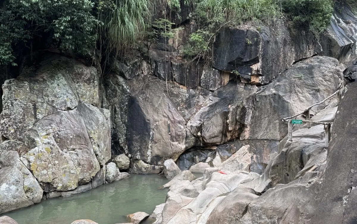 Водопады Бахо — купание в каменных чашах