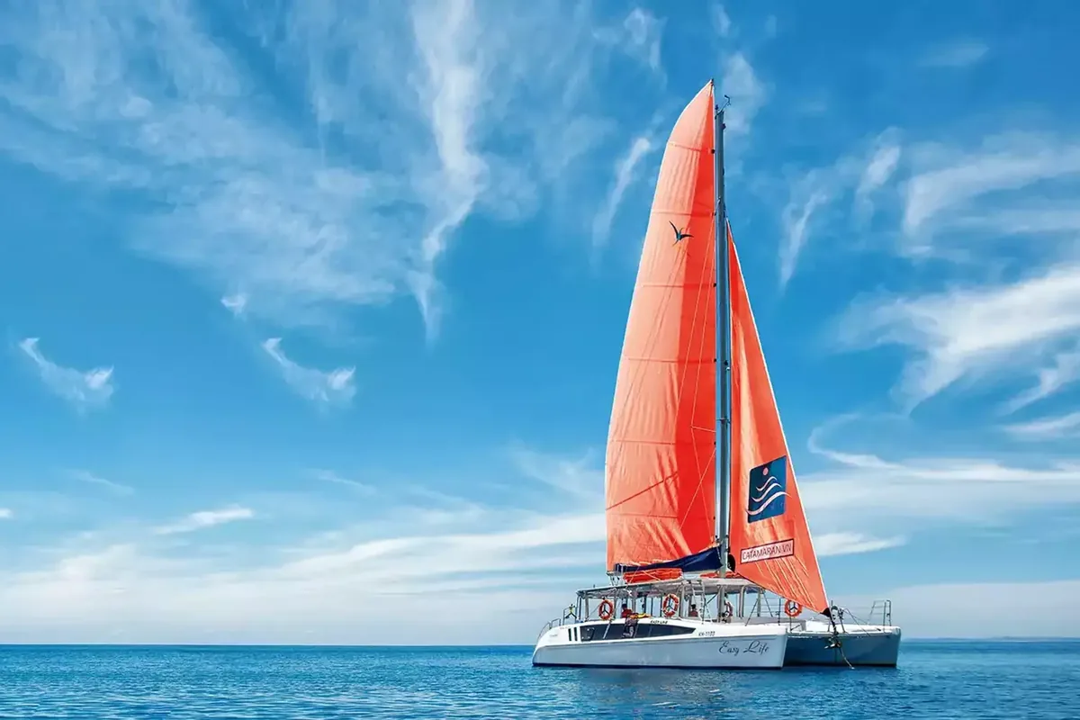 Catamaran VN: под парусом — Нячанг