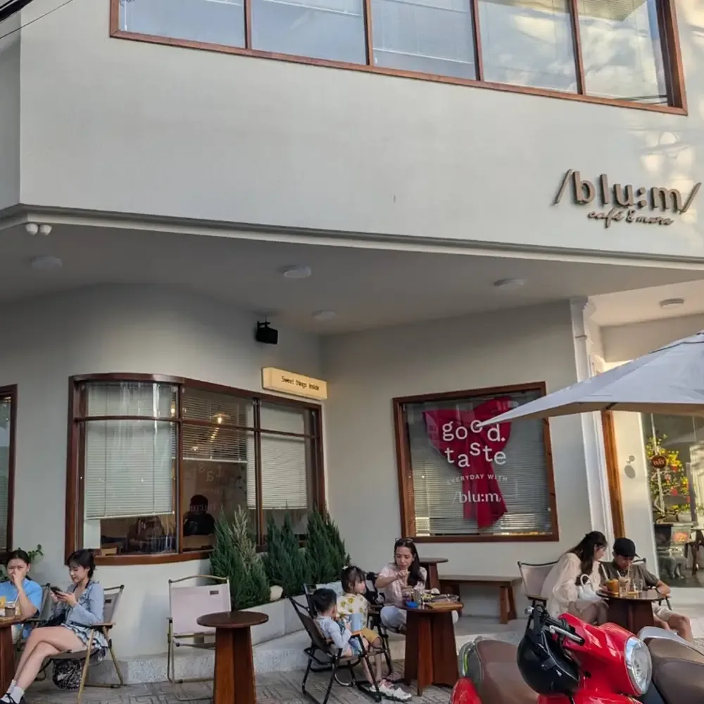 Blu:m — Café & More — Нячанг